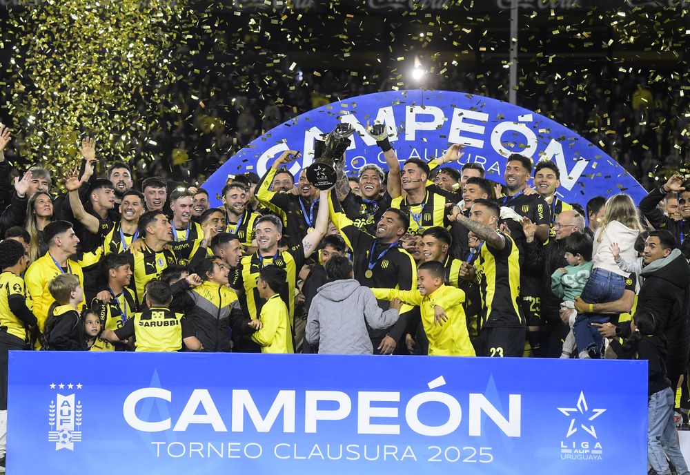 La celebración de Peñarol tras obtener el Torneo Clausura este domingo