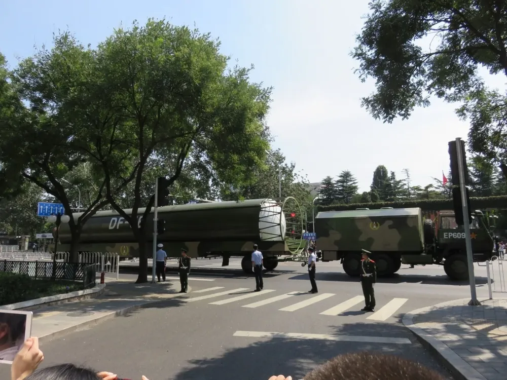 Misil balístico chino DF-5B de combustible líquido