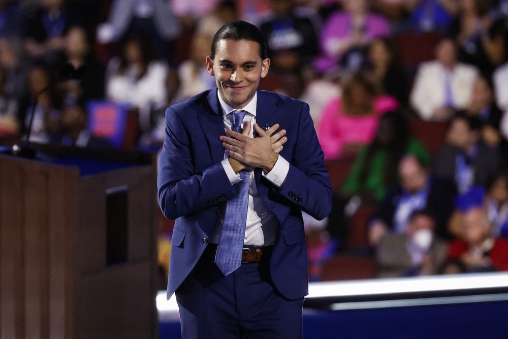 Carlos Eduardo Espina, el influencer uruguayo-estadounidense, en la Convención del Partido Demócrata en Chicago