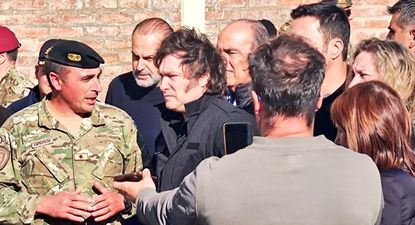 La comitiva de Javier Milei incluyó a su hermana y secretaria General de la Presidencia, Karina Milei, el jefe de Gabinete, Guillermo Francos, y los ministros Patricia Bullrich (Seguridad) y Luis Petri (Defensa).