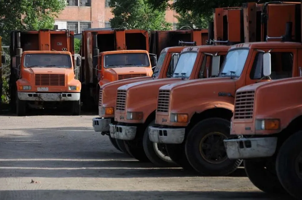 Camiones de basura que no se usan en Montevideo fueron a Artigas