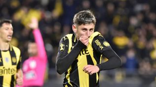 Ignacio Sosa celebrando uno de sus dos goles con Peñarol