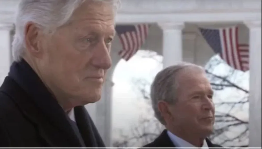 Clinton y Bush en el mensaje para promover la vacunación