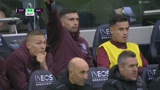 Emiliano Dibu Martínez en el banco de Aston Villa