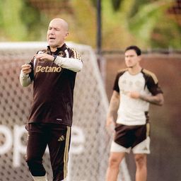 Leo Jardim en su primer día como entrenador del Flamengo Leo Jardim en su primer día como entrenador del Flamengo