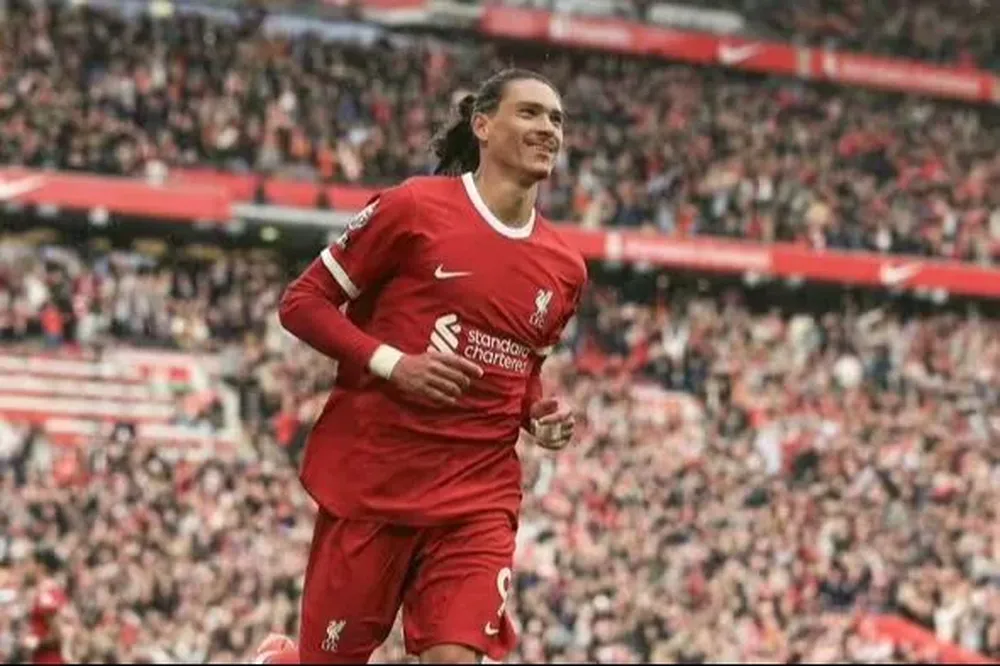 Darwin Núñez sigue siendo sensación en Inglaterra