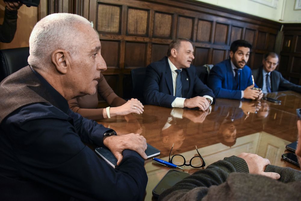 20250723 Plan Nacional de Seguridad, representantes de los partidos políticos se reúnen con el ministro Carlos Negro.