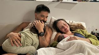 Camilo y Evaluna junto a sus hijas Camilo y Evaluna junto a sus hijas