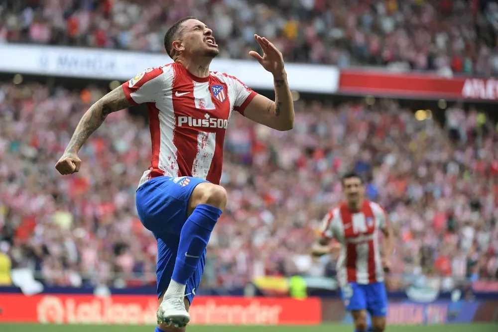 Giménez convirtió el gol de Atlético en el empate ante Sevilla