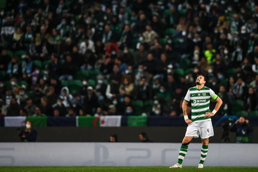 Coates sufrió el enorme poderío de Manchester City