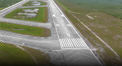 Imagen aérea del Aeropuerto de Entrenamiento y Transición Dade-Collier donde se está construyendo el llamado "Alcatraz de los caimanes".