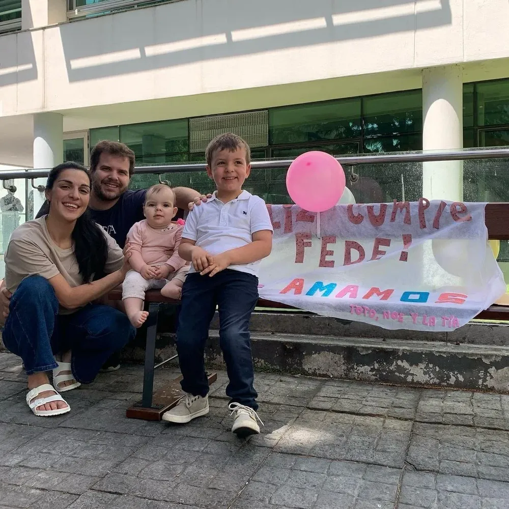 La bebé Federica con su familia