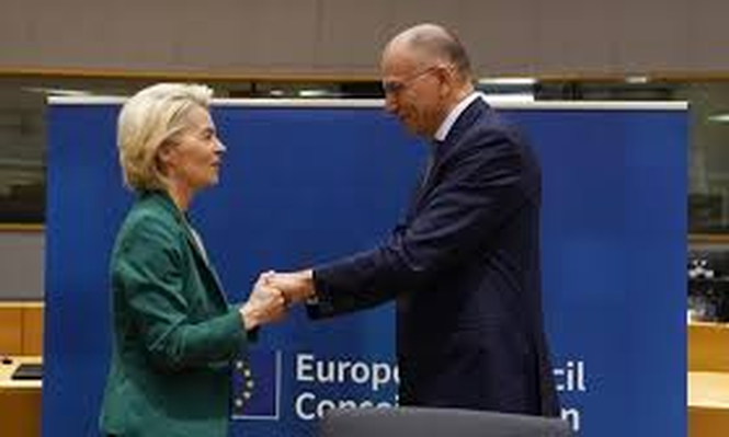 Úrsula von der Leyen y el ex primer ministro de Italia Enrico Letta
