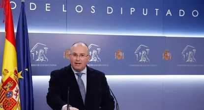 El portavoz del grupo popular en el Congreso, Miguel Tellado, ofrece una rueda de prensa tras presentar en el Registro de la Cámara Baja la petición de dimisión de la presidenta del Congreso, Francina Armengol.