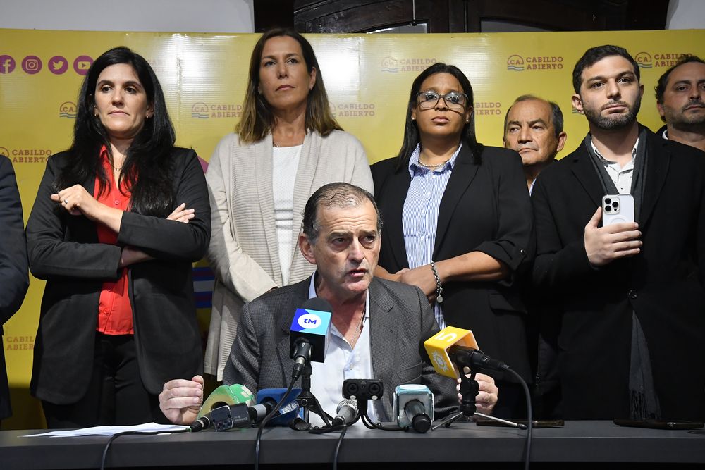 Manini Ríos en conferencia de prensa