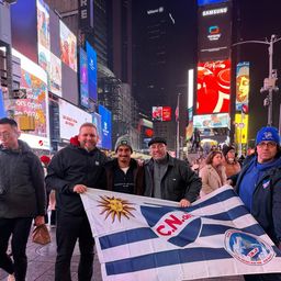 Lucas Rodríguez con la Filial Bolsos de Nueva York y Nueva Jersey Lucas Rodríguez con la Filial Bolsos de Nueva York y Nueva Jersey