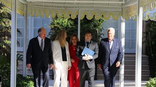 Gerardo Werthein, Karina Milei y Javier Milei esta mañana en la conferencia del CPAC en Mar-a-Lago