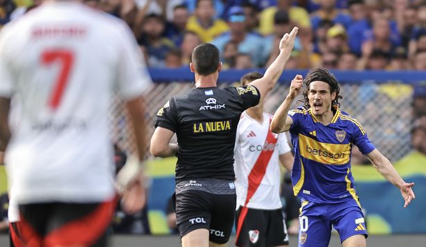 Edinson Cavani con Boca Juniors ante River Plate