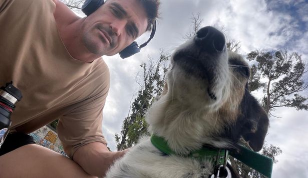 Andrés Mehring y su perro Marcio