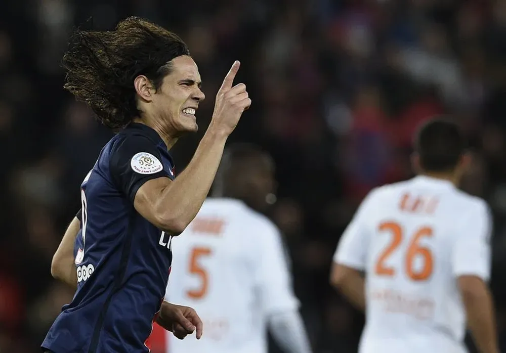 Edinson Cavani festeja ante Lorient