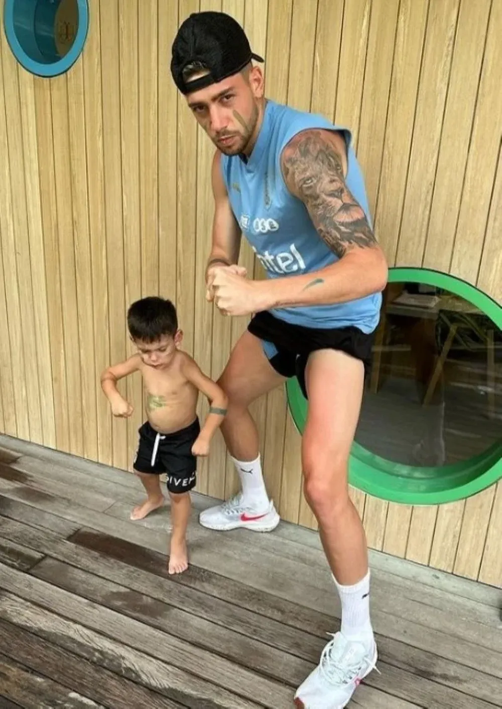 Federico Valverde junto a su hijo Benicio en plenas vacaciones