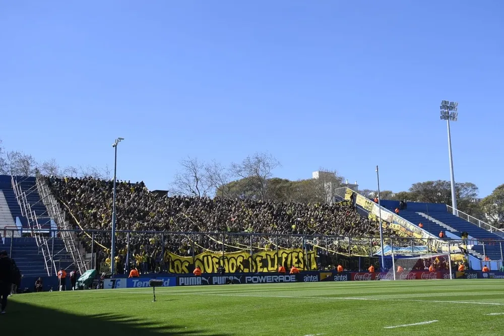 La Tribuna Scarone en la que están los hinchas de Peñarol se quedó sin agua
