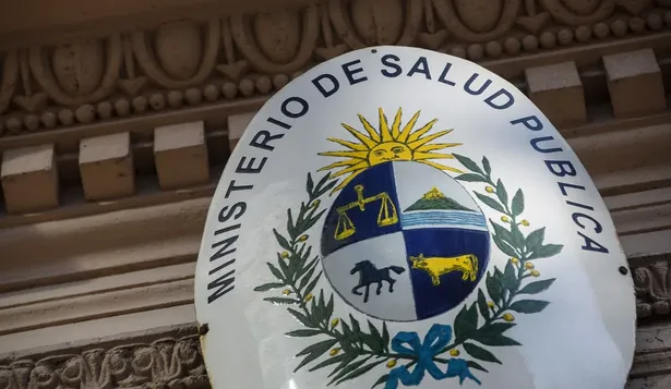 Escudo en la fachada de la sede del MSP