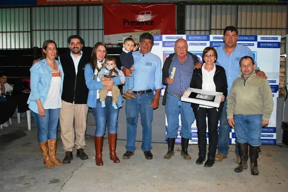 Integrntes de las firmas vendedoras y del escritorio en el remate