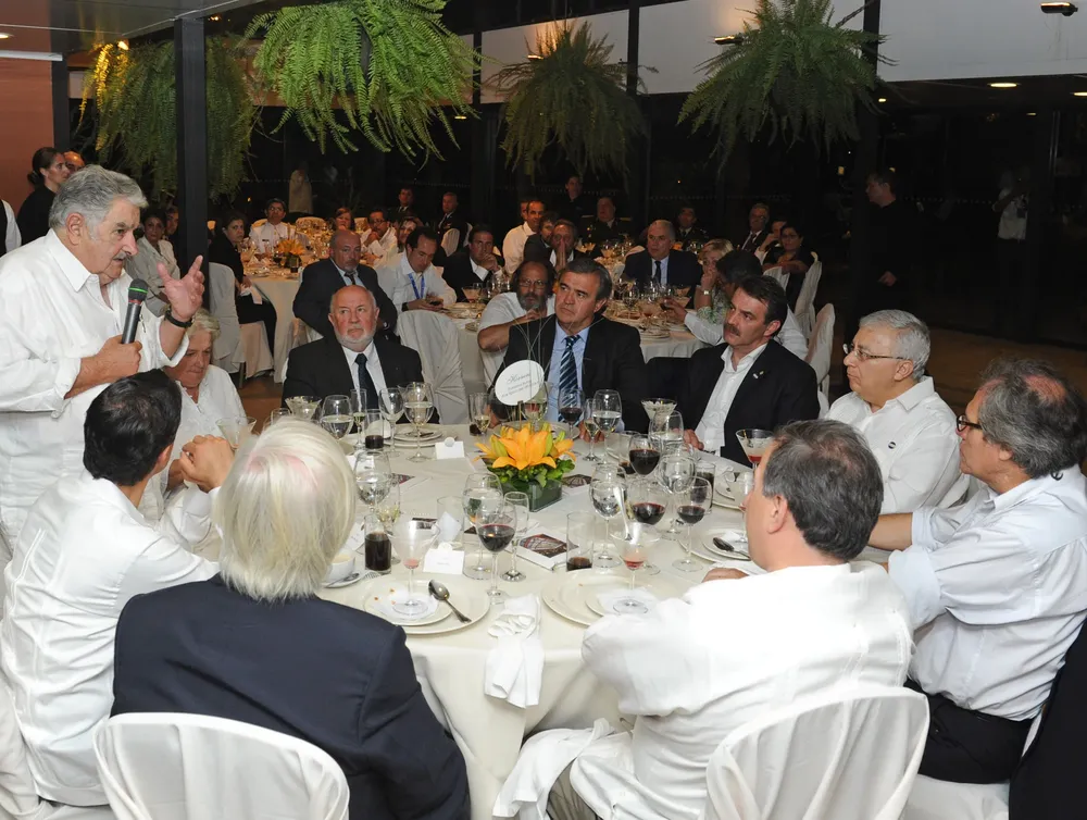 La mesa que compartió Mujica con Peña Nieto