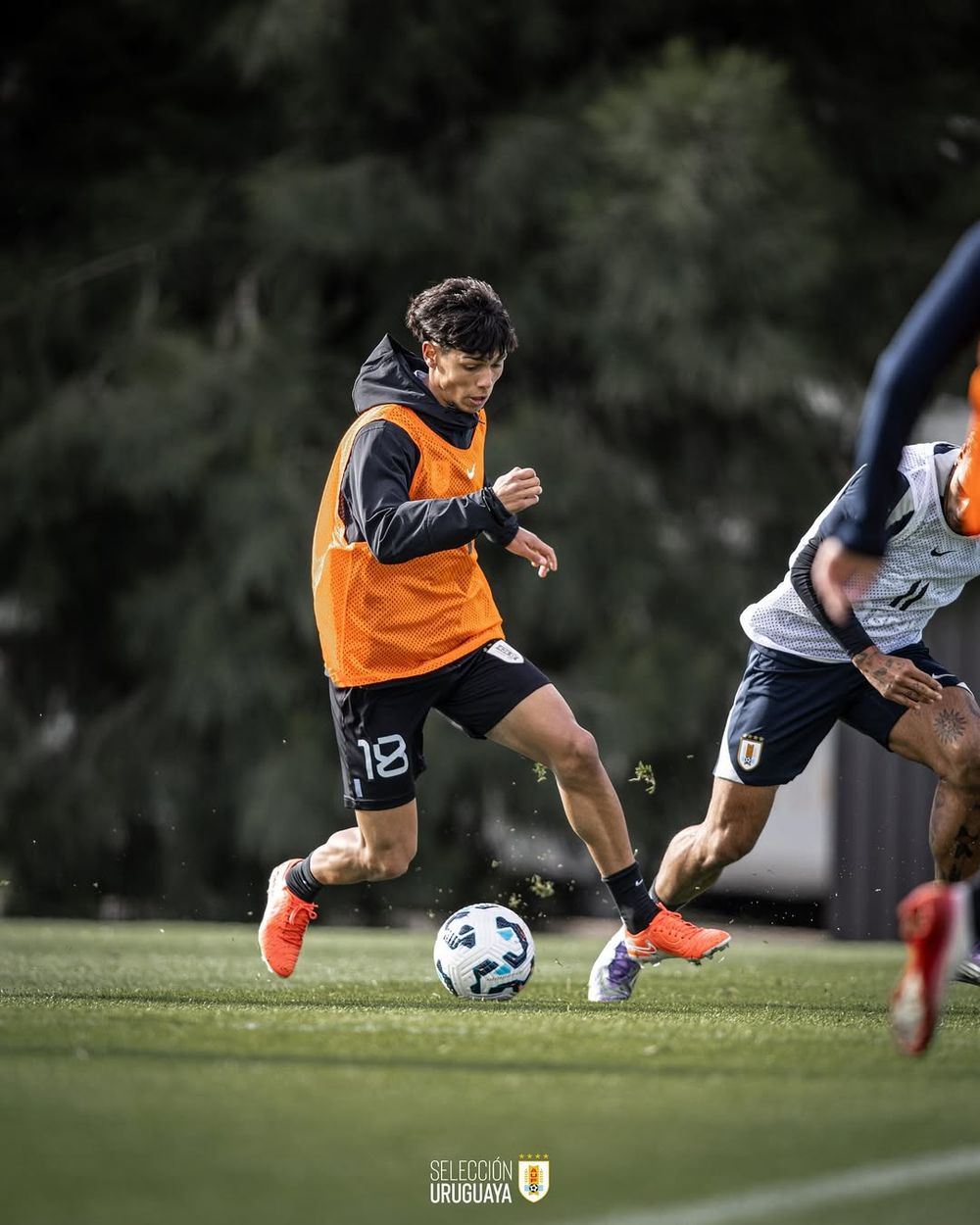 Agustín Dos Santos como sparring de la selección uruguaya