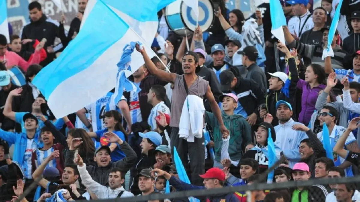 Hinchas de Cerro denuncian amenazas y envíos a la lista negra luego de presentación de reclamo ante el MEC, y suspendieron banderazo por 