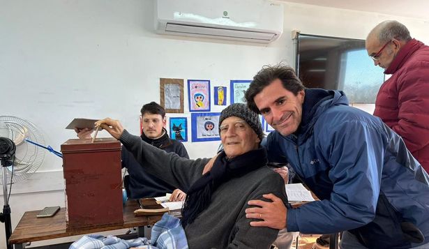 José Pedro Pollak votando en las elecciones internas 2024 del pasado domingo 30 de junio