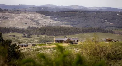 Chacras de las Sierras cuenta con canchas de polo y viñedos
