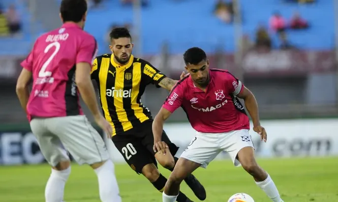 Uno menos en Peñarol: Albarracín ya se fue