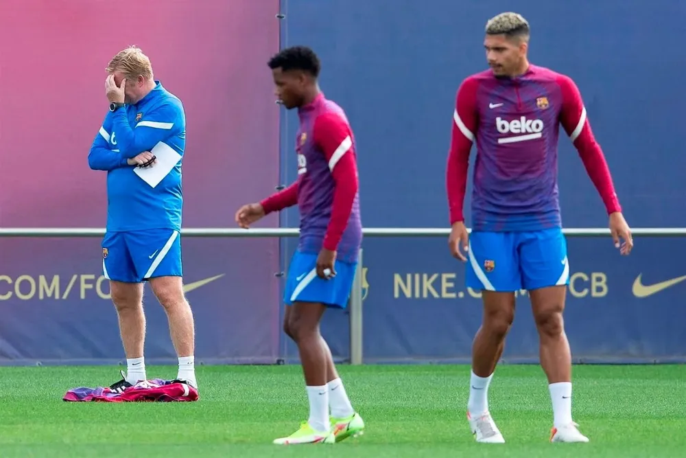 Ronald Araujo y Ansu Fati en un entrenamiento