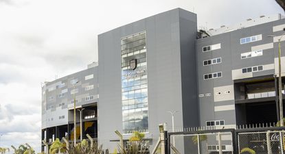 Fachada del estadio Campeón del Siglo