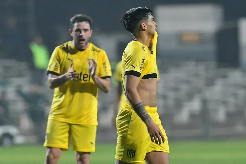 Matías Arezo de Peñarol ante Wanderers