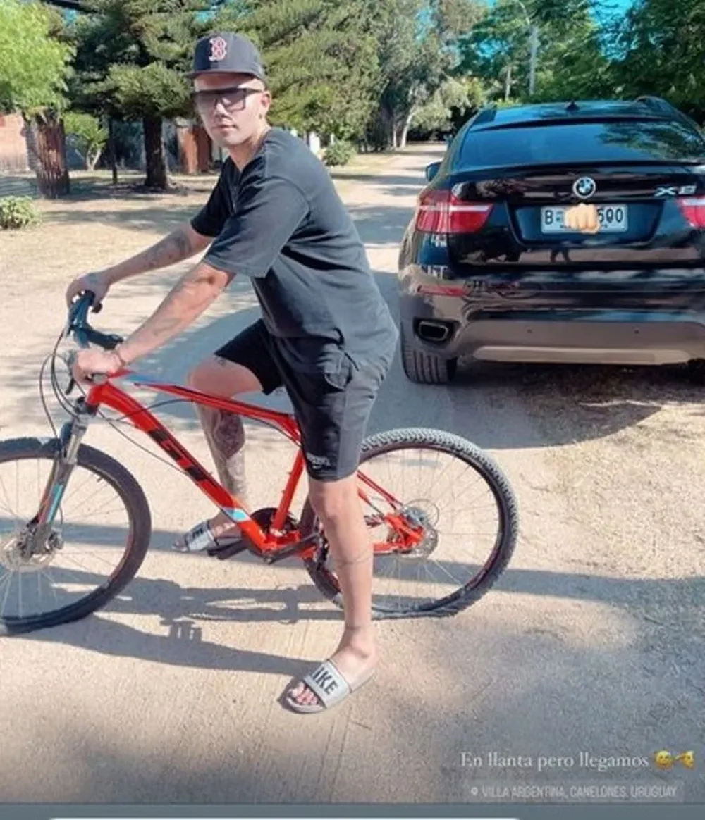Nicolás Schiappacasse tuvo un contratiempo con su bicicleta