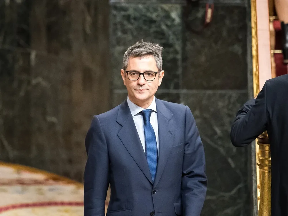 El ministro de la Presidencia, Relaciones con las Cortes y Memoria Democrática, Félix Bolaños, a su llegada a la primera sesión del debate de investidura de Pedro Sánchez