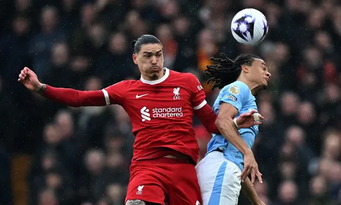 Darwin jugó hasta los 75 minutos ante Manchester City