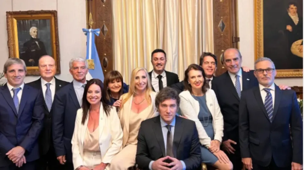 Javier Milei y los ministros de su gabinete