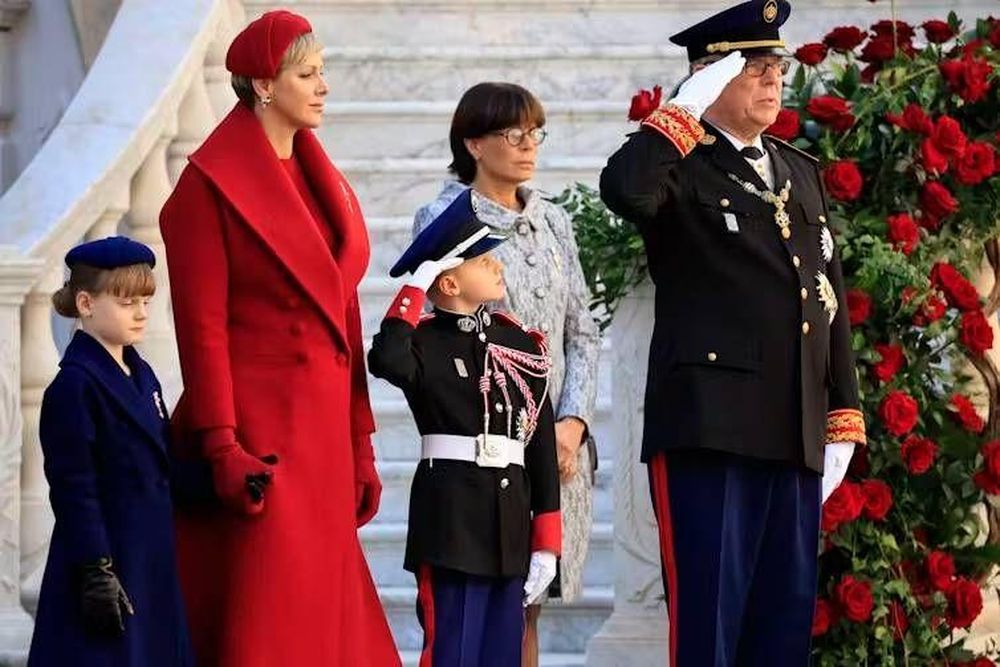 La familia real de Mónaco, encabezada por el príncipe Alberto II, conmemora el día nacional del pricipado.