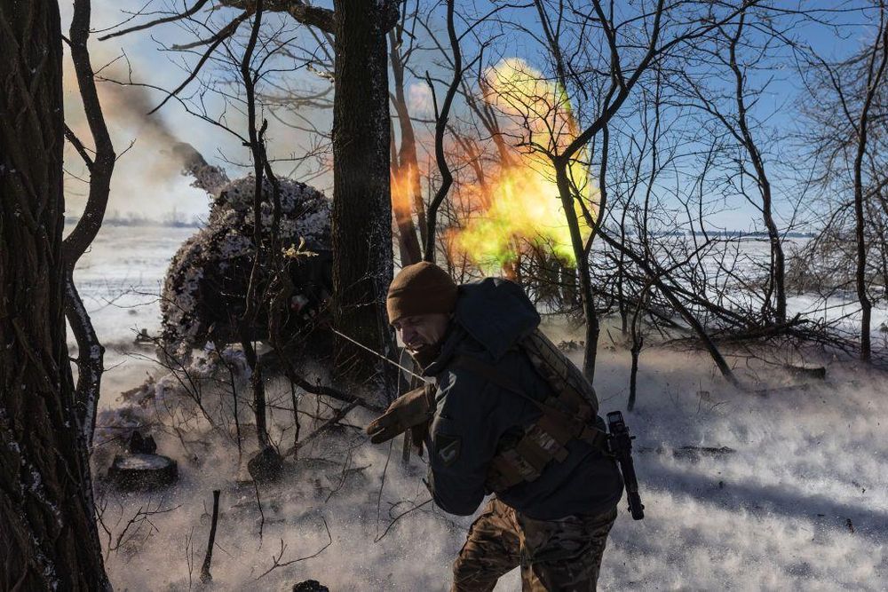 Aunque se desconoce la cifra exacta, el Servicio Ruso de la BBC calculó a partir de estimaciones unas 148.000 muertes de soldados ucranianos y rusos en casi 3 años de guerra.