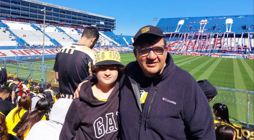 Jorge Barrera y su hijo fueron a la tribuna del Gran Parque Central con los hinchas y no al palco
