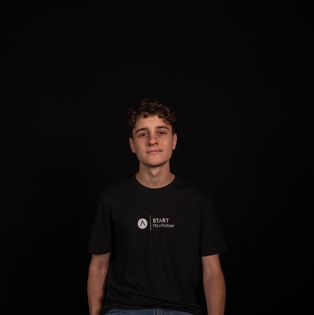 Gonzalo Aszyn tiene 22 años y es cofundador de Viatik