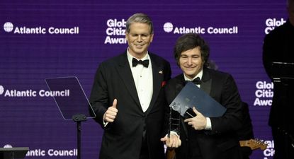 Scott Bessent acusó de peronista a la senadora Elizabeth Warren en otro capítulo por el rescate a Argentina