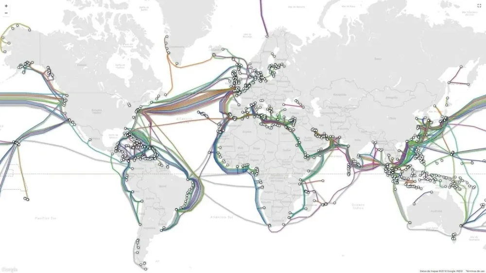 Mapa del mundo con redes de fibra óptica