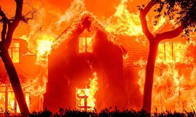 Las llamas han consumido más de 2.000 edificaciones en el condado de Los Ángeles.