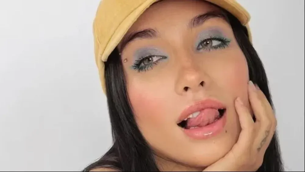 María Becerra, centro de la bronca de sus vecinos