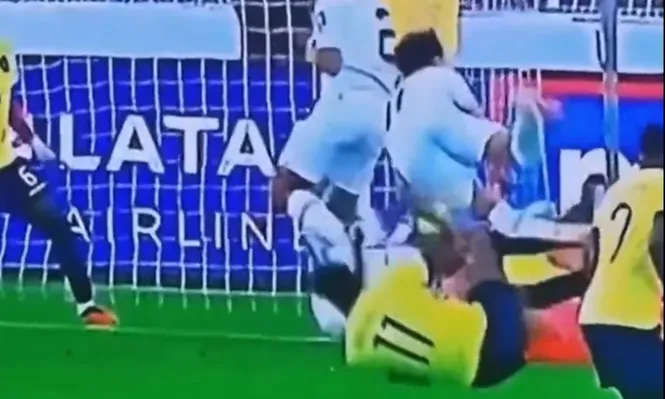 La jugada de Pellistri en la que Castrilli consideró que hubo penal para Uruguay
